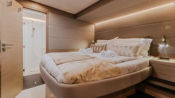 Among catamaran rental options in Kastela Triwing Ossus double cabin with large bed offers a comfortable onboard stay.