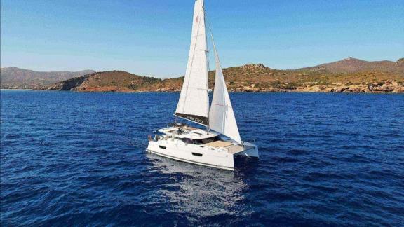 White Coral bietet Segelerlebnisse, tägliche Katamaran Touren und private Yachtcharter rund um Mykonos.