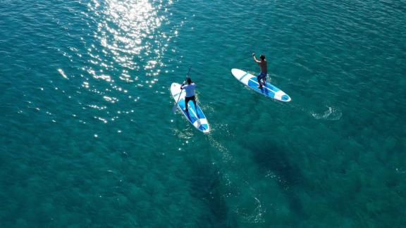 White Coral bietet Paddleboarding, aktive Meeresurlaube und private Katamaran Charter in Mykonos.