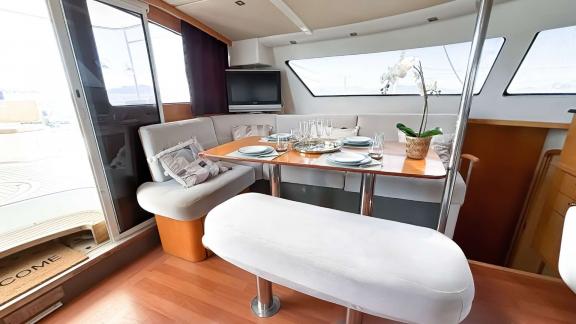 Inviting dining area on catamaran Zorba, perfect for shared meals and relaxing moments.