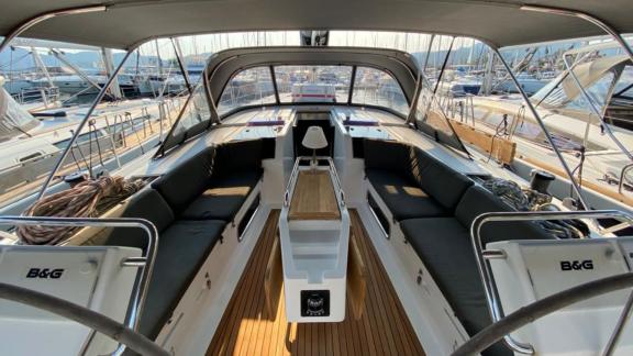 The spacious cockpit of Kia Ora offers a perfect relaxation area for a sailing holiday in Marmaris.