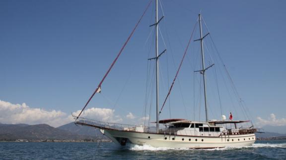 Elegantes Segelboot Diamond Lila in der Türkei, 6 Kabinen, malerische Aussicht, luxuriöse Ausstattung.