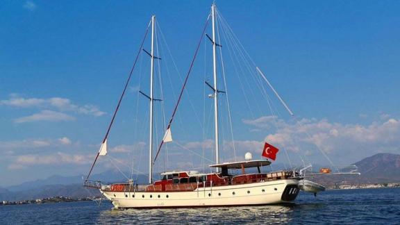 The elegant sailing yacht Diamond Lila in Turkey, 6 cabins, sails majestically on the calm sea.