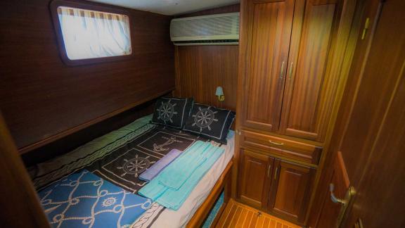 The cozy double cabin of the Gulet Golden Princess offers maximum comfort during your journey.