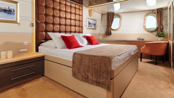 Spacious and luxurious cabin with double bed on the motor yacht Queen Eleganza