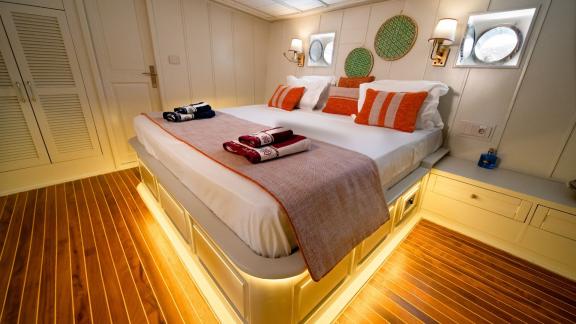 The inviting cabin of the Gulet Caustic in Bodrum, ideal for a luxurious yacht charter experience.