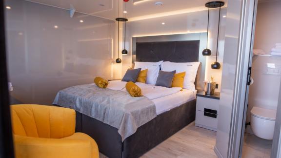 Elegant cabin with private bathroom on the motor yacht Alfa Mario