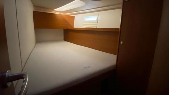 The spacious cabin on the Kia Ora yacht offers comfortable accommodation with a simple and stylish design.