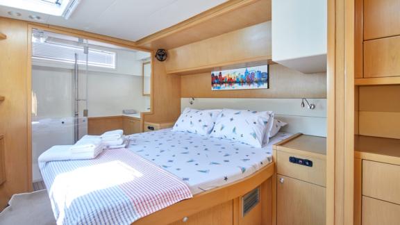 The bright master cabin on the catamaran Pata offers a comfortable bed and stylish decor.