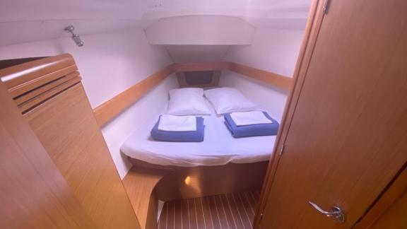 The double cabin of the sailing yacht Winter Breeze offers a comfortable sleeping area.