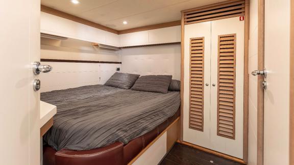 The guest cabin of motor yacht Vida Boa offers a spacious double bed and elegant details for a comfortable stay.