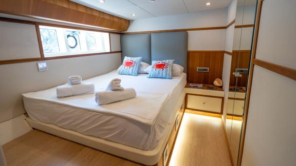 The double cabin on the Gottiri motor yacht is designed with elegant and comfortable details.