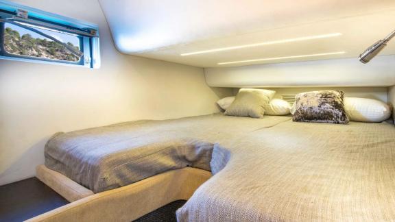 Die Motoryacht Cuca in Mallorca bietet auch bei Tagesausflügen bequeme Rückzugsmöglichkeiten.