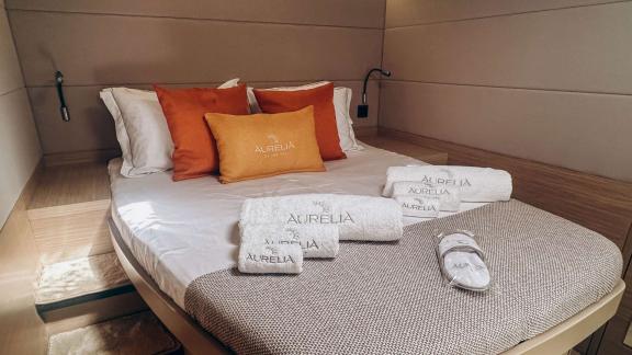 Aurelia’s guest cabin offers a comfortable bed, stylish décor, and elegant touches for a peaceful stay.