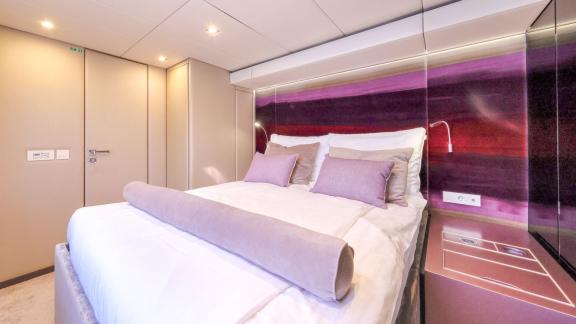 This elegantly designed guest cabin on the Honeybird Sunreef 80 offers a cozy and refined charter stay near Šibenik.