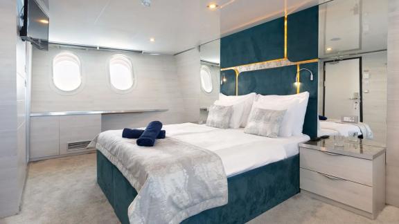 Die stilvolle Kabine der Yolo bietet hohen Komfort und elegantes Design.