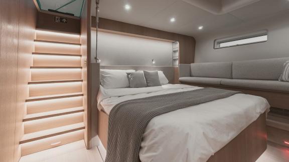 Modern double cabin on the yacht Nadamas offering a comfortable atmosphere.