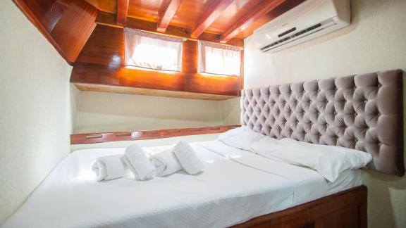 The cozy cabin on Gulet Hemera offers comfortable overnight accommodation at sea.