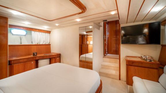 Simply Brilliant features a spacious master cabin for private motor yacht charters and comfortable blue cruises in Mykon