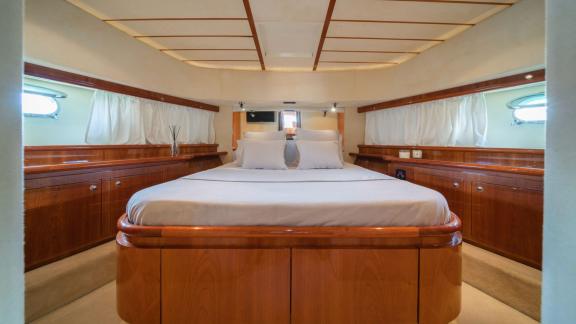 Simply Brilliant features a spacious master cabin for luxury motor yacht charters and relaxing sea holidays in Mykonos.