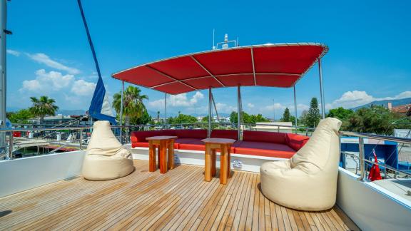 Relax in the covered lounge of Ok Ay with comfortable bean bags and small tables in Fethiye.