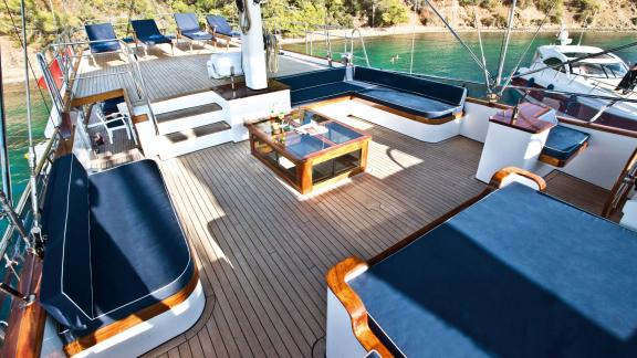 The spacious sun deck of Maske 2 with comfortable loungers and seating areas.