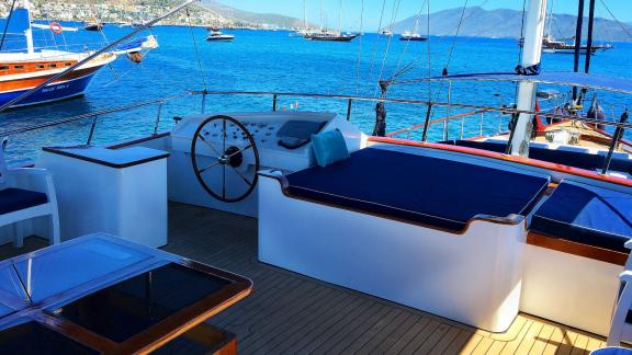 The helm station of Maske 2 offers an impressive view of the sea and surrounding yachts.