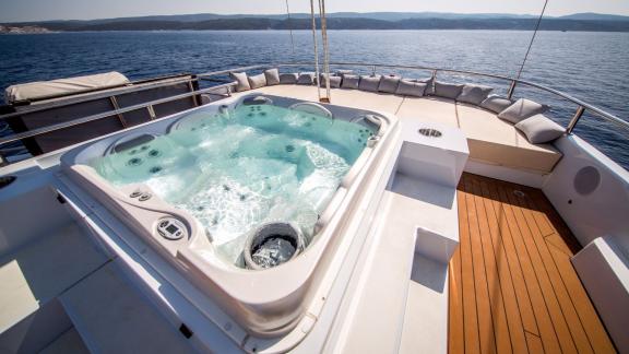 Enjoy the luxury of a jacuzzi onboard Omnia with a sea view.