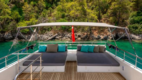 Sunbathing area on the flybridge of Oggusto yacht in the coves of Fethiye.