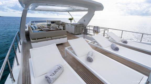 Motoryacht Mineira Flybridge Sonnenliegeplatz