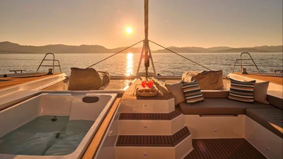 With a jacuzzi and cushioned seating, Sunmoon’s foredeck offers the perfect spot to watch the sunset.