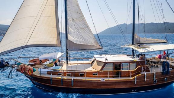 The Gulet Golden Joy majestically sailing on the blue sea, perfect for unforgettable sailing experiences in Bodrum.