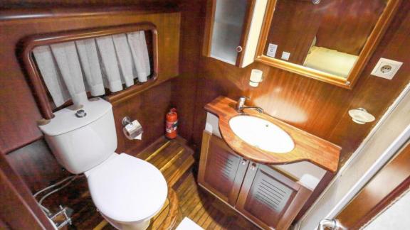 Stylish bathroom with modern amenities on a Gulet in Fethiye, ideal for onboard comfort.