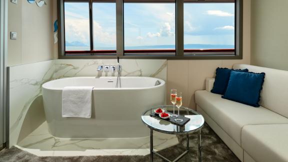 Relax in the freestanding bathtub with sea view on Ohane