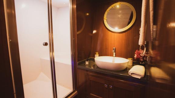 The elegant bathroom of the gulet Queen of RTT in Fethiye has a spacious shower.