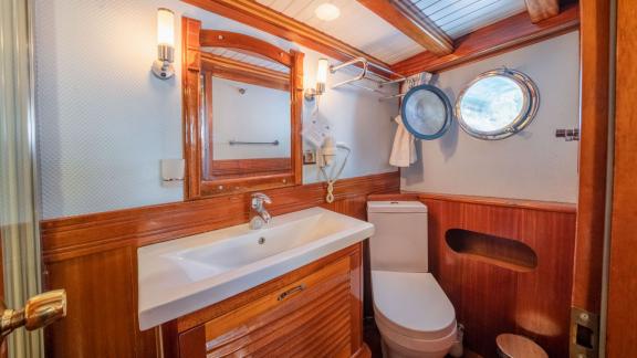 Spacious guest bathroom of the luxury gulet Admiral image 2