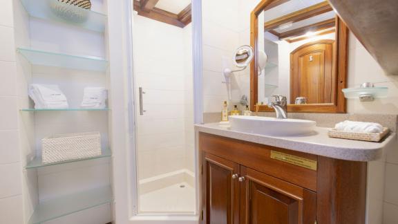 Guest bathroom of luxury gulet Ecce Navigo image 1