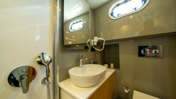 Stylish bathroom on the yacht Ok Ay with modern fittings and daylight window in Fethiye.