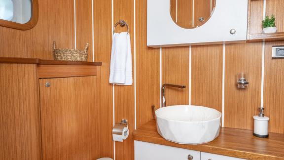 Elegant bathroom of the Gulet Gozdem The One with wooden panelling, modern ceramic washbasin and stylish details.