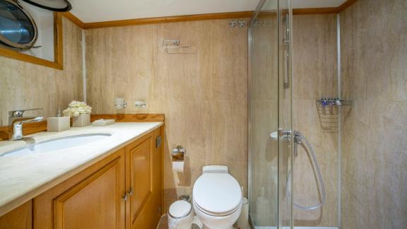 Guest bathroom of luxury gulet Babylon picture 4