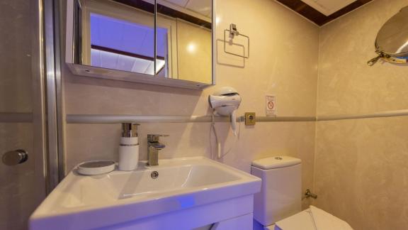 Modern bathroom of the Gulet Buse, equipped for maximum comfort on board in Bodrum.