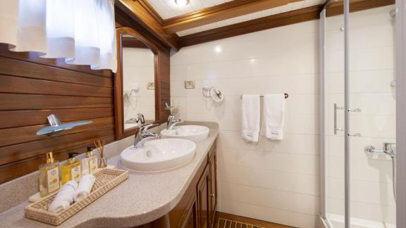 Guest bathroom of luxury gulet Ecce Navigo image 2