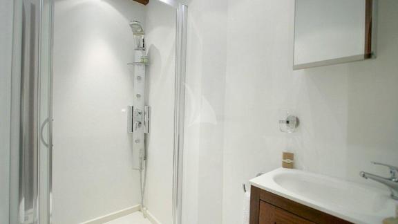 A modern bathroom on the Gulet Matina in Greece, with a spacious shower and elegant furnishings.