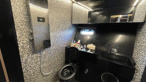 The modern bathroom of Fundamental B features stylish decor and innovative amenities.