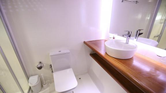 A modern bathroom on the Gulet Holiday X in Fethiye, equipped with WC, washbasin and shower. The yacht has 10 cabins.