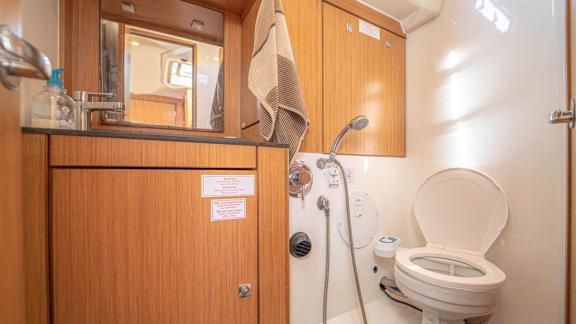 Clean and modern bathroom on the Özgürüm sailing yacht in Göcek, ideal for a comfortable holiday.