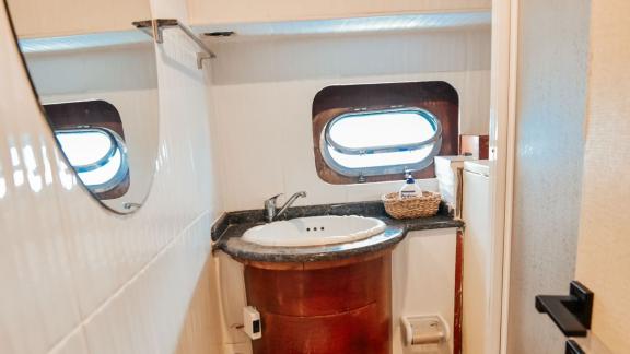 The bathroom of the motor yacht Hayalim features a sink, mirror, and window.