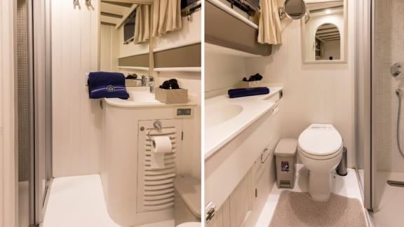 Erleben Sie Komfort pur mit dem modernen Bad an Bord der The Blue Sea Yachtcharter.