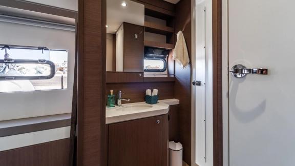 The well-equipped bathroom on the Bali 5.4 catamaran in Italy offers modern comfort and stylish decor.
