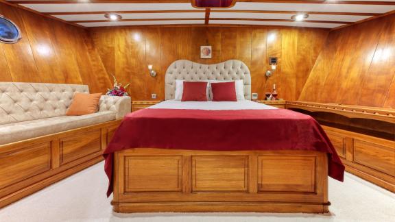 The elegant cabin on the Su Sesi gulet offers comfort and style for restful nights on board.